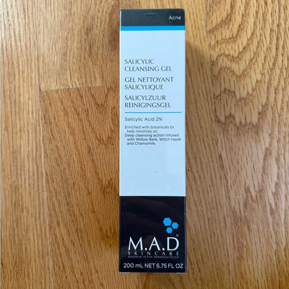 Salicylic Cleansing Gel - Black and White